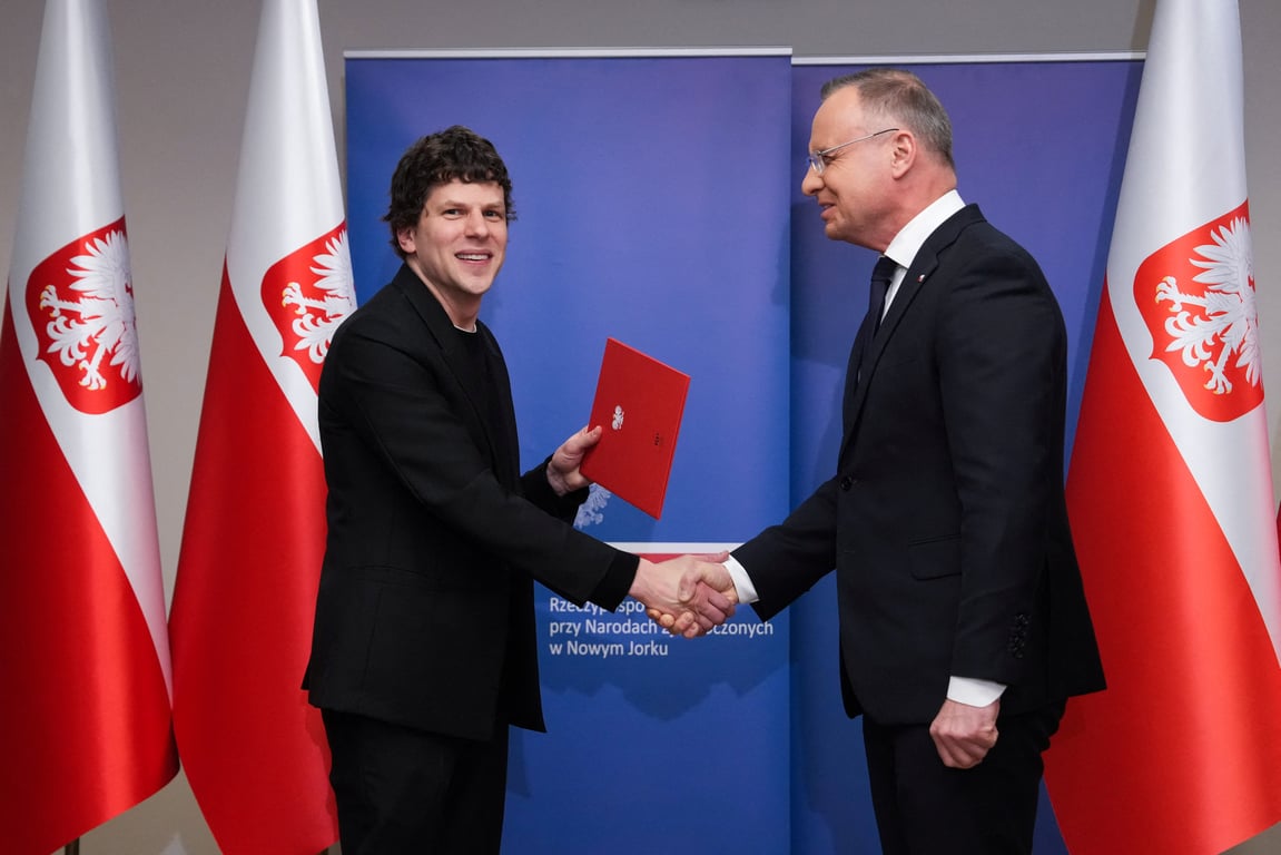 Джессі Айзенберг став громадянином Польщі - фото