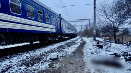 Не успел затормозить — в Одессе мужчину сбил поезд - 285x160