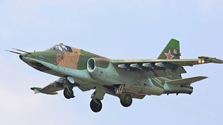 У РФ розбився Су-25: пілот катапультувався у водойму - 285x160