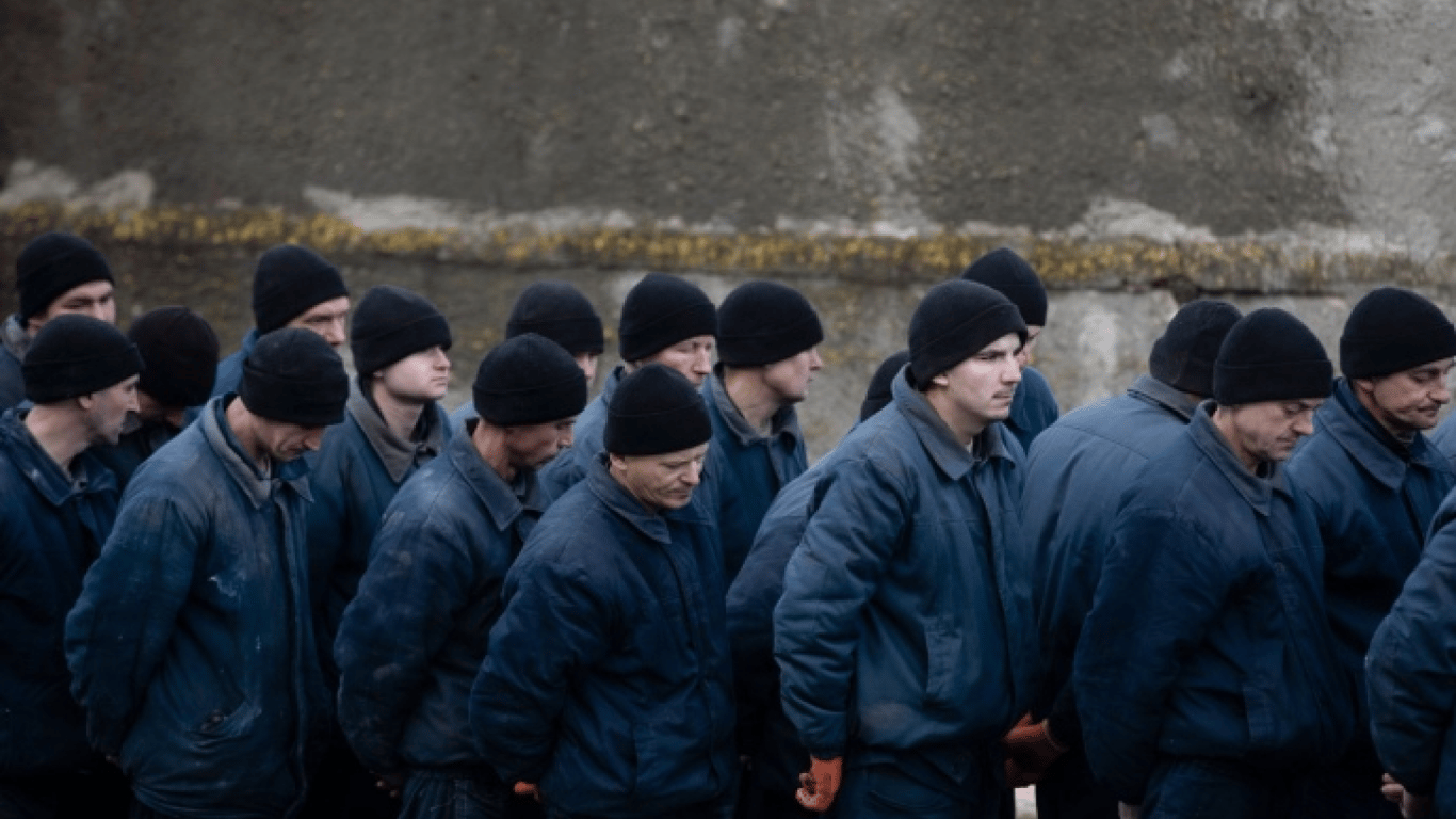 Россиян бросают на штурм позиций ВСУ без еды, воды и оружия — допрос пленника