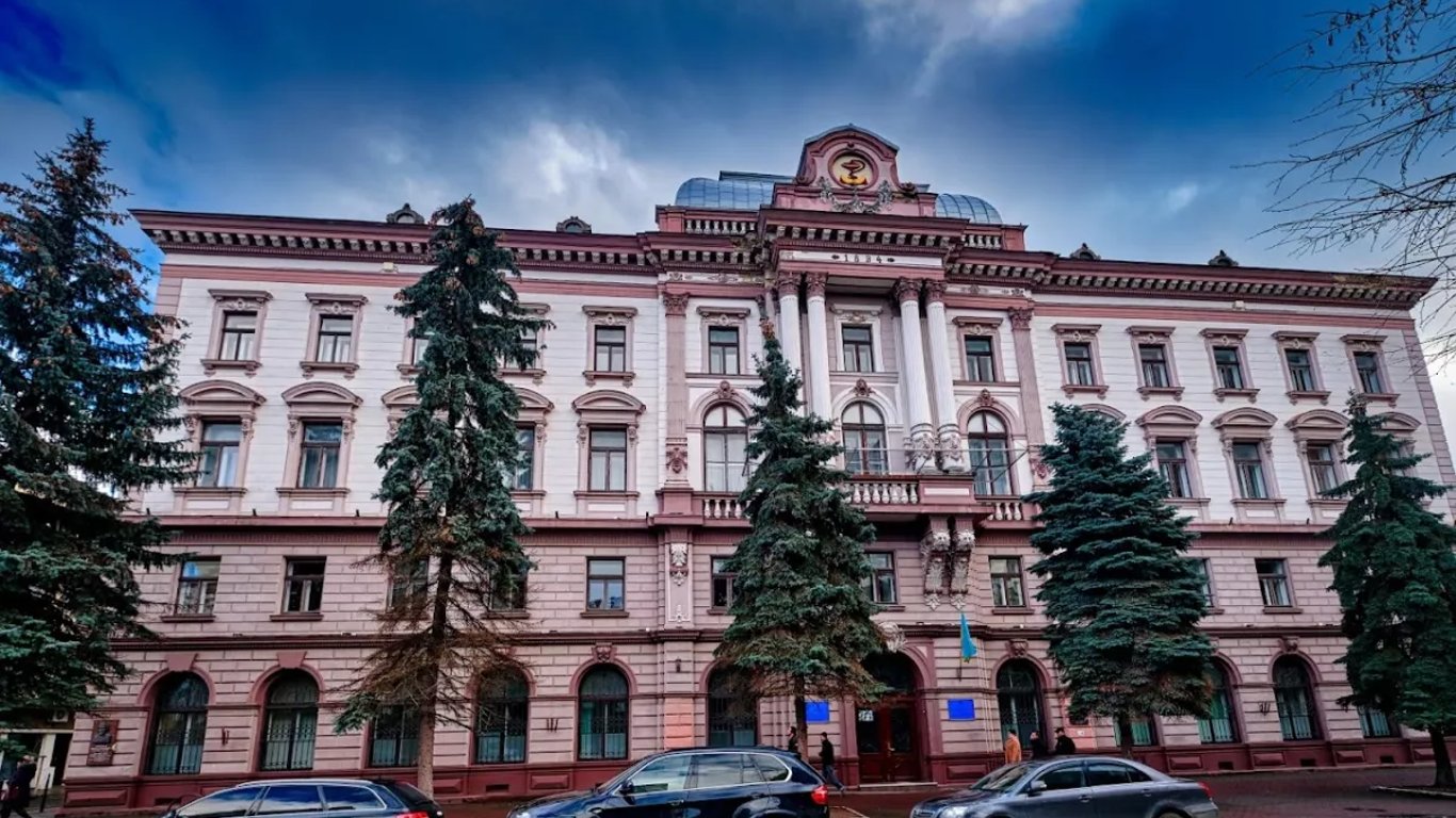 Скандал у Івано-Франківському медуніверситеті — студентів вчать лікувати "російською лазнею"