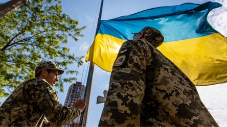 Поздравления с Днем героев Украины 2024 — сильные и патриотические открытки - 285x160