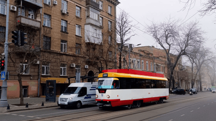 В Одесі частково відновили рух популярного трамвая після обстрілу - 285x160