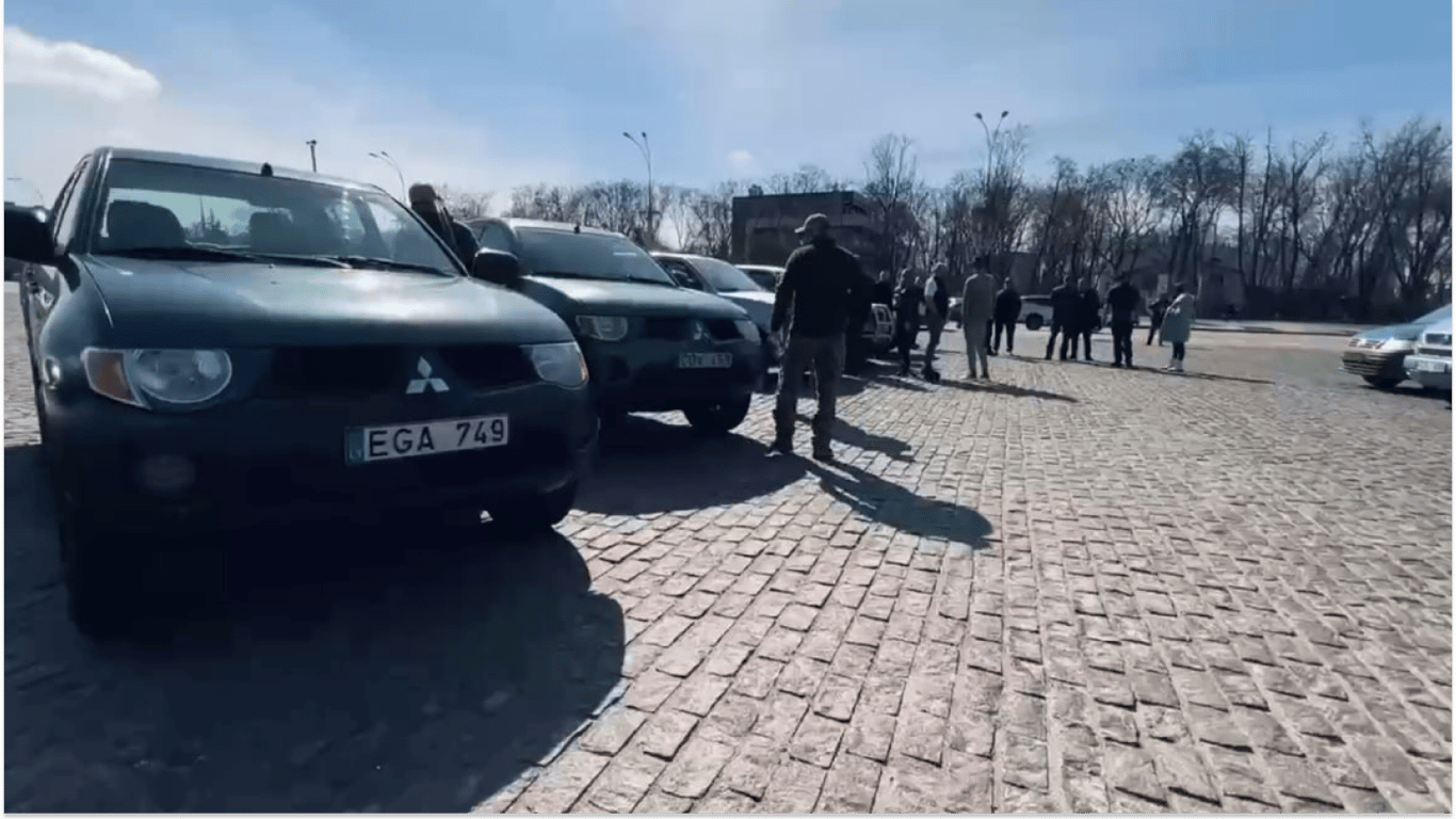 Для харківських оборонців кордону та рятувальників закупили нові автомобілі