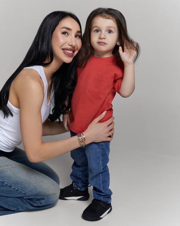 Есті Рогова з сином