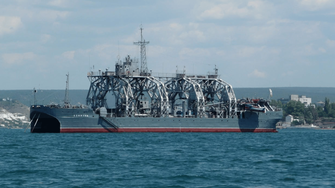 Стало відомо, яке російське судно було атаковане сьогодні в Севастополі
