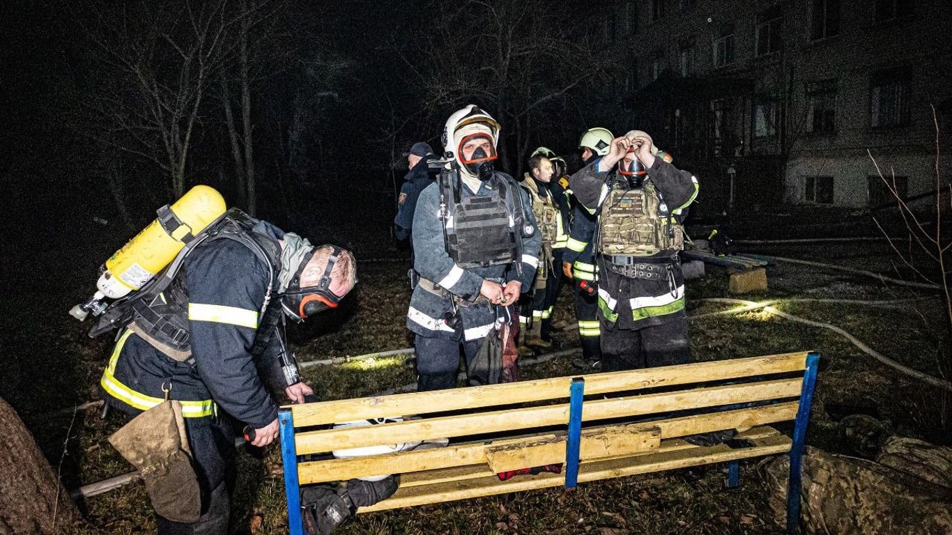 В Харькове во время повторного удара дроном пострадали спасатель и полицейский