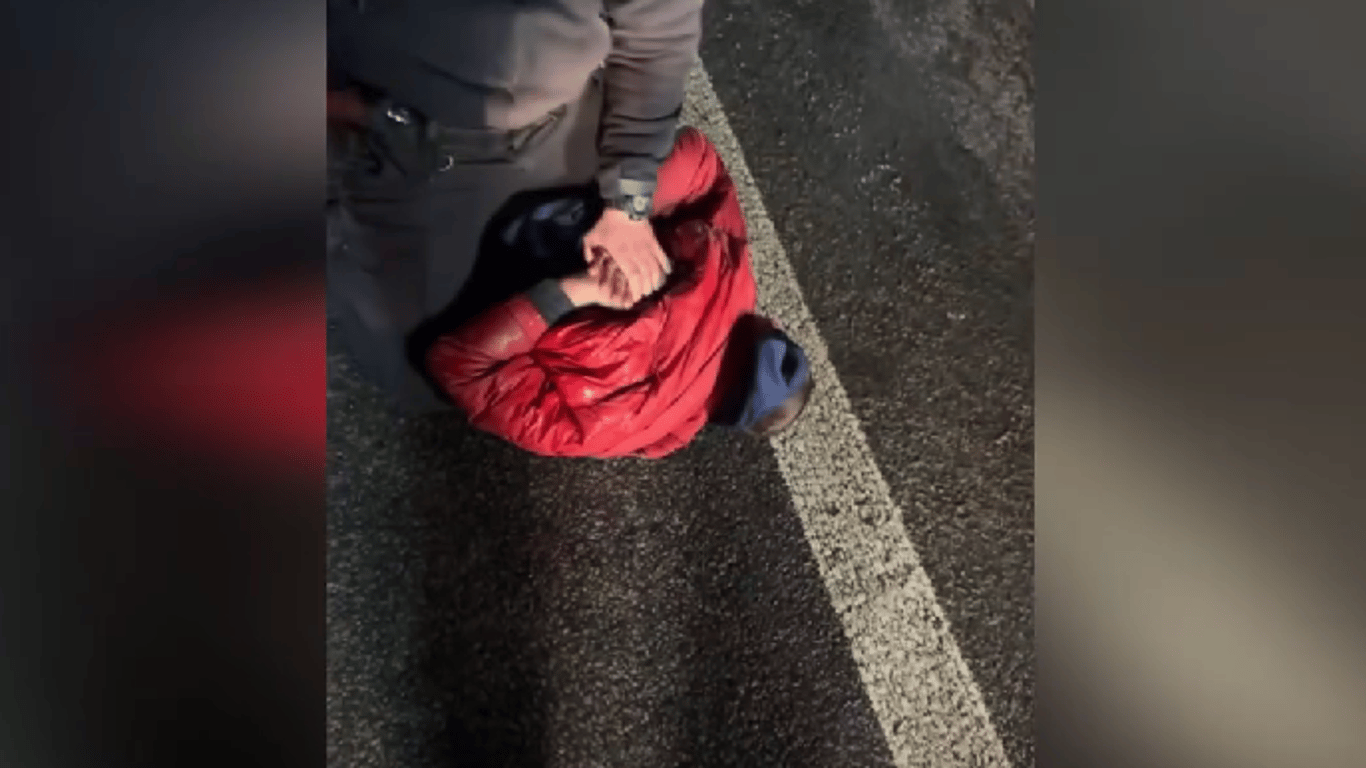 В Киевской области задержали пьяного водителя, который наехал на полицейского и пытался сбежать