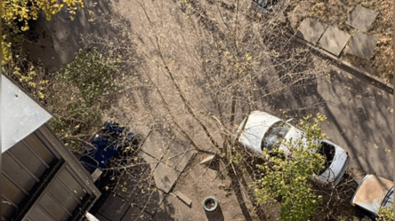 В Киеве мужчина выпрыгнул с балкона многоэтажки - 285x160