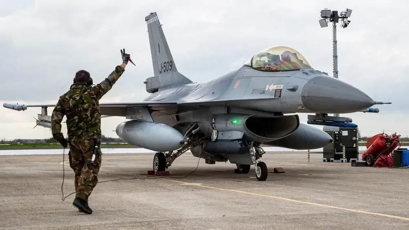 Генерал армии США объяснил, когда Украина должна получить истребители F-16