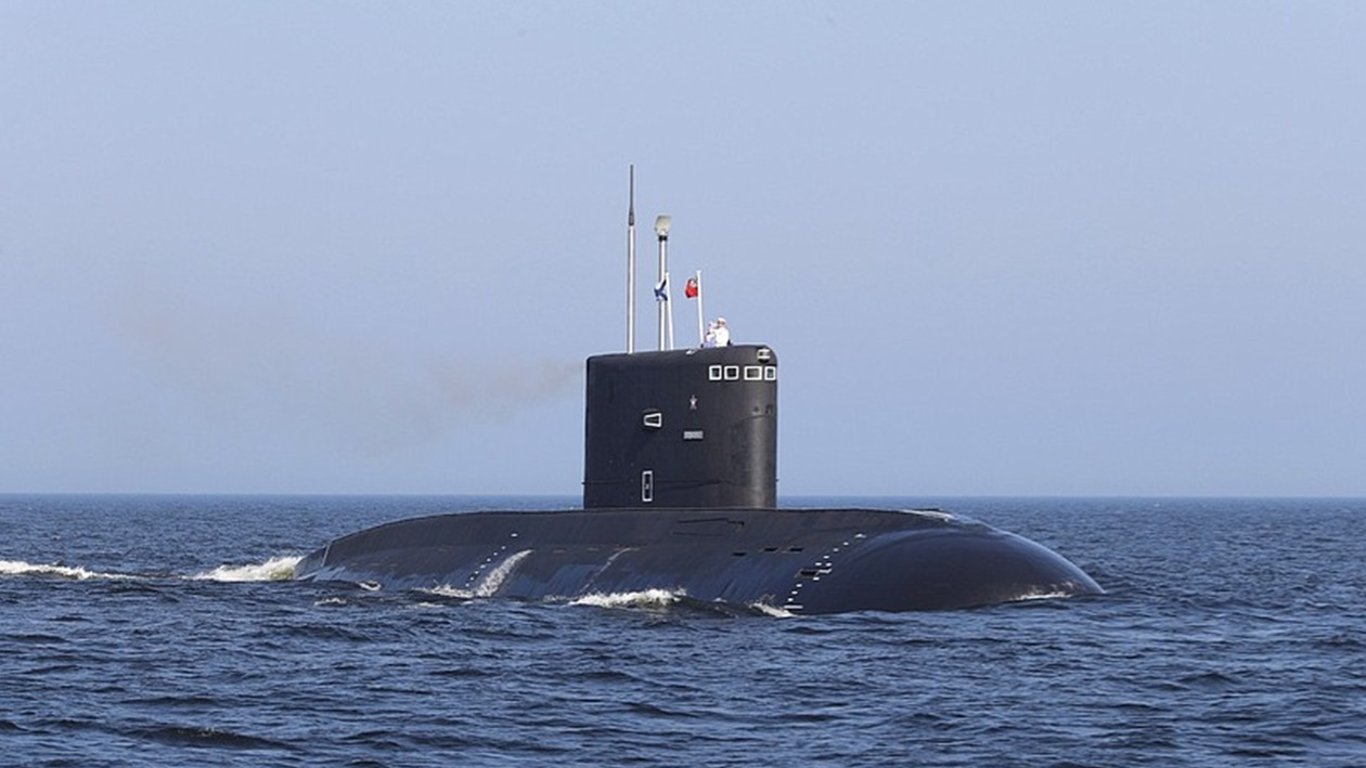 Пуски ракет можливі з підводних човнів: Братчук про загрозу з моря