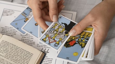 Tarot horoscope for all zodiac signs — November 11, 2025 - 285x160