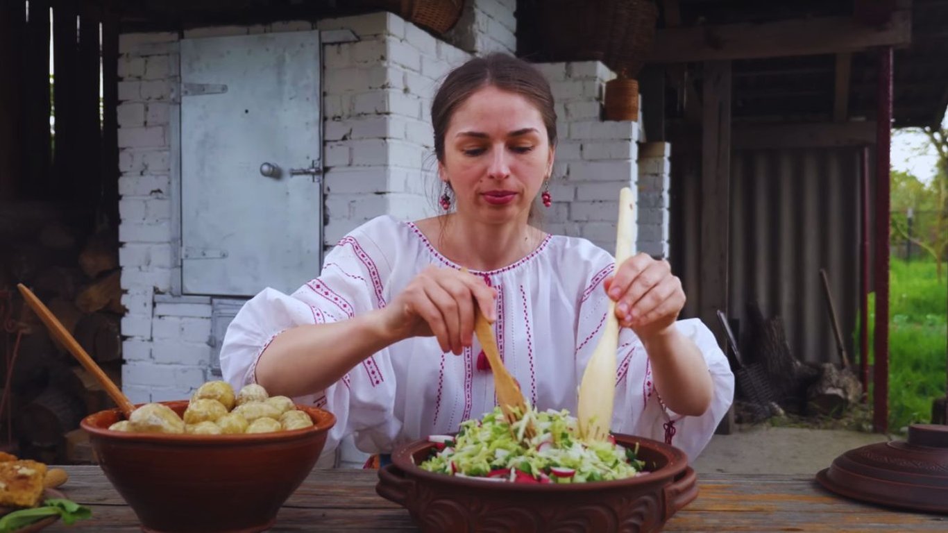 Удивительный рецепт молодого картофеля со сметаной — видео