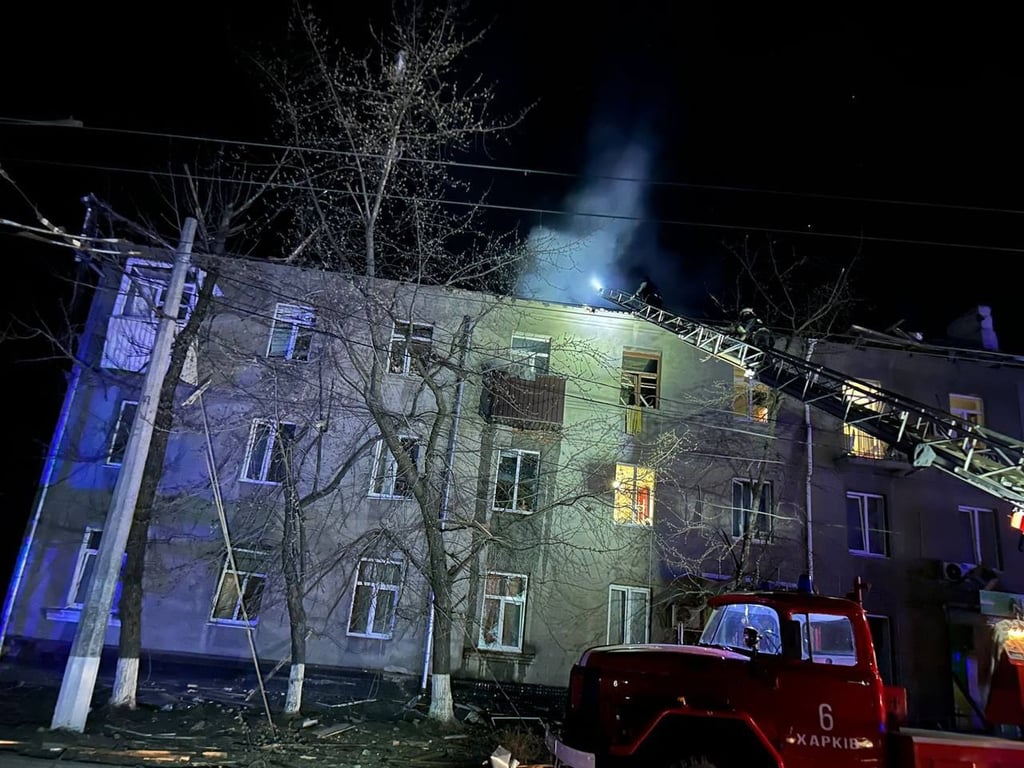 Чудом жив — появились кадры трехчасового спасения мужчины из-под завалов в Харькове - фото 2