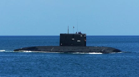 Російський підводний човен вперше за тиждень вийшов в Чорне море - 290x160