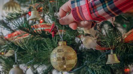 Украшаем елку 2026 правильно — встретьте год с удачей - 285x160