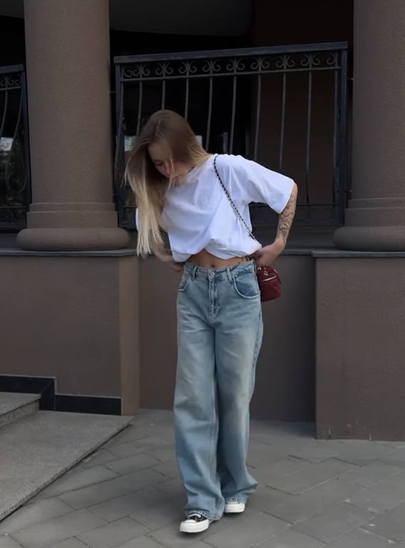 Широкі джинси на піку популярності цього сезону