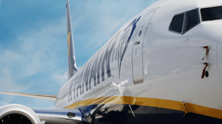 Літак Ryanair змінив курс: що пішло не за планом - 290x166