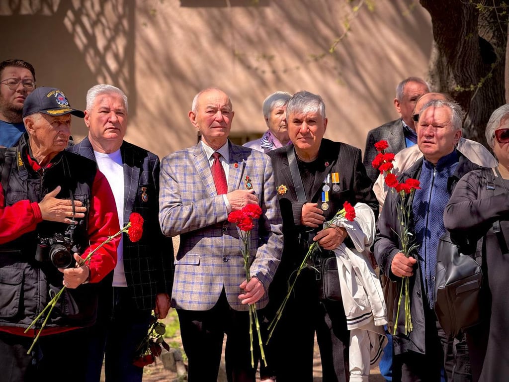 Одесити на церемонії покладання квітів