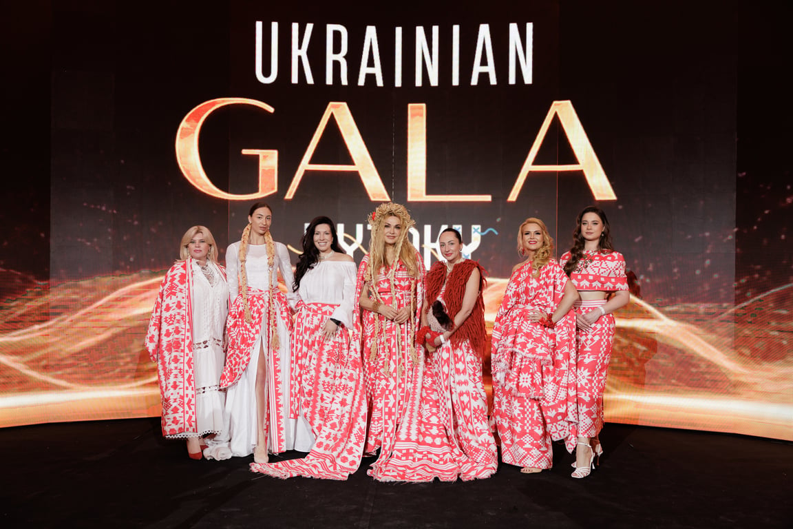 Олга Сумська, Яна Остапчук, Марина Сидорук, Ірина Сидорук, Олександра Богач,Таня Буренко