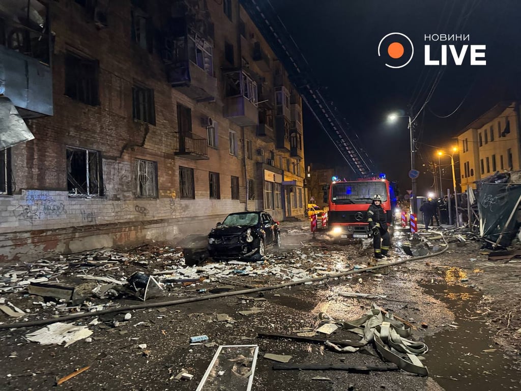 Фото і відео жахливих наслідків атаки на Харків - фото 1