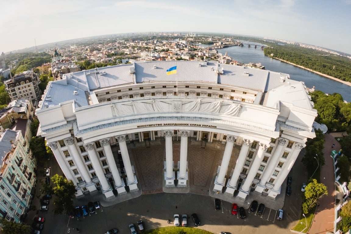 Росія пошкодила будівлю МЗС в Києві