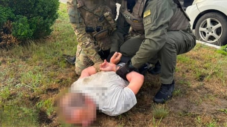На Харківщині місцевий стежив за позиціями ЗСУ: затримання агента - 290x166