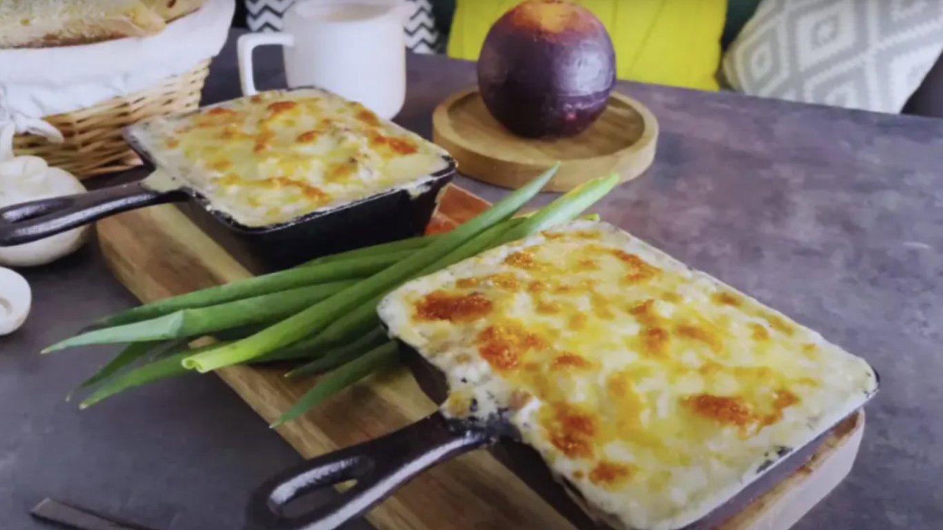 Рецепт жульєна з куркою та грибами: знадобиться 250 г печериць