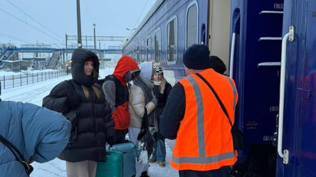 Негода збила графік поїздів по всій країні — які рейси спізняться - 285x160