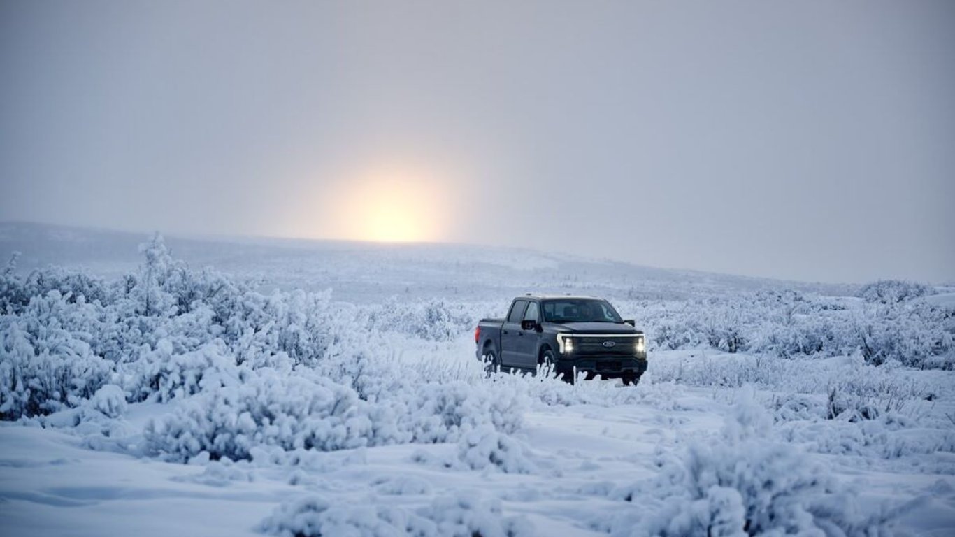 Зимові авто: ТОП 9 електрокарів для холодної погоди 2023-2024