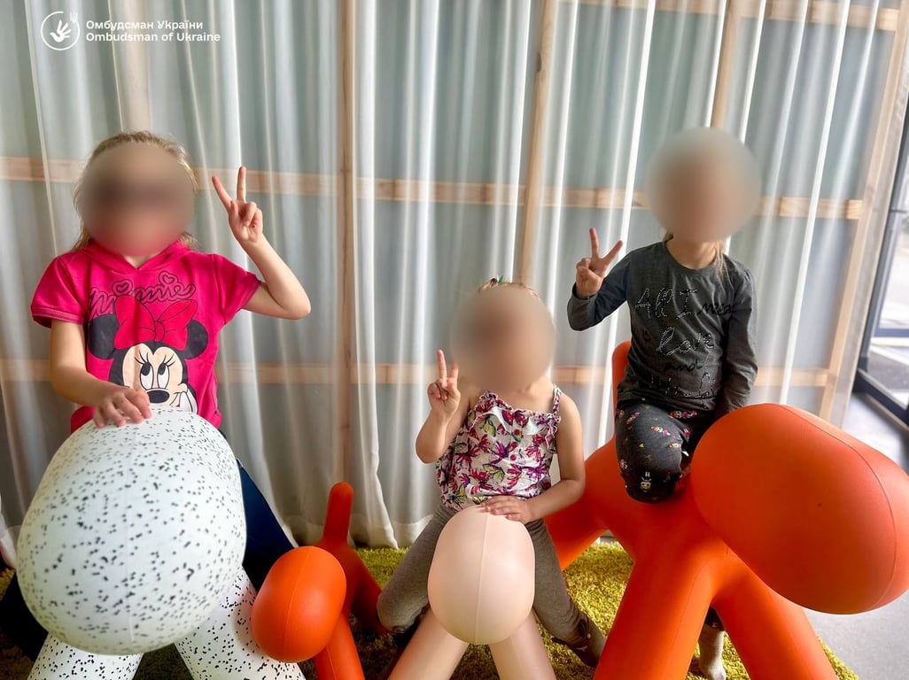 В Украину вернули 13 детей, которых принудительно депортировали россияне - фото 3