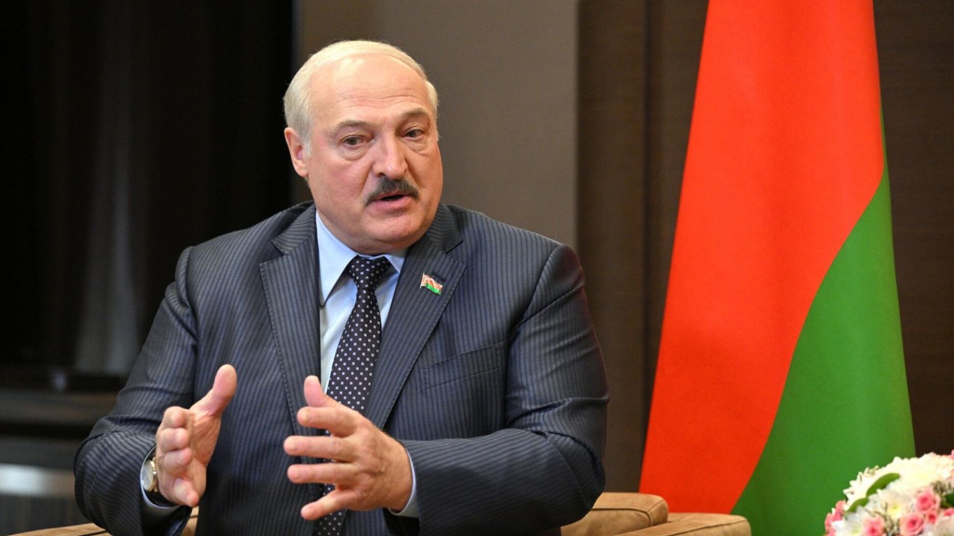 Лукашенко дозволив розстрілювати депутатів та чиновників у Білорусі