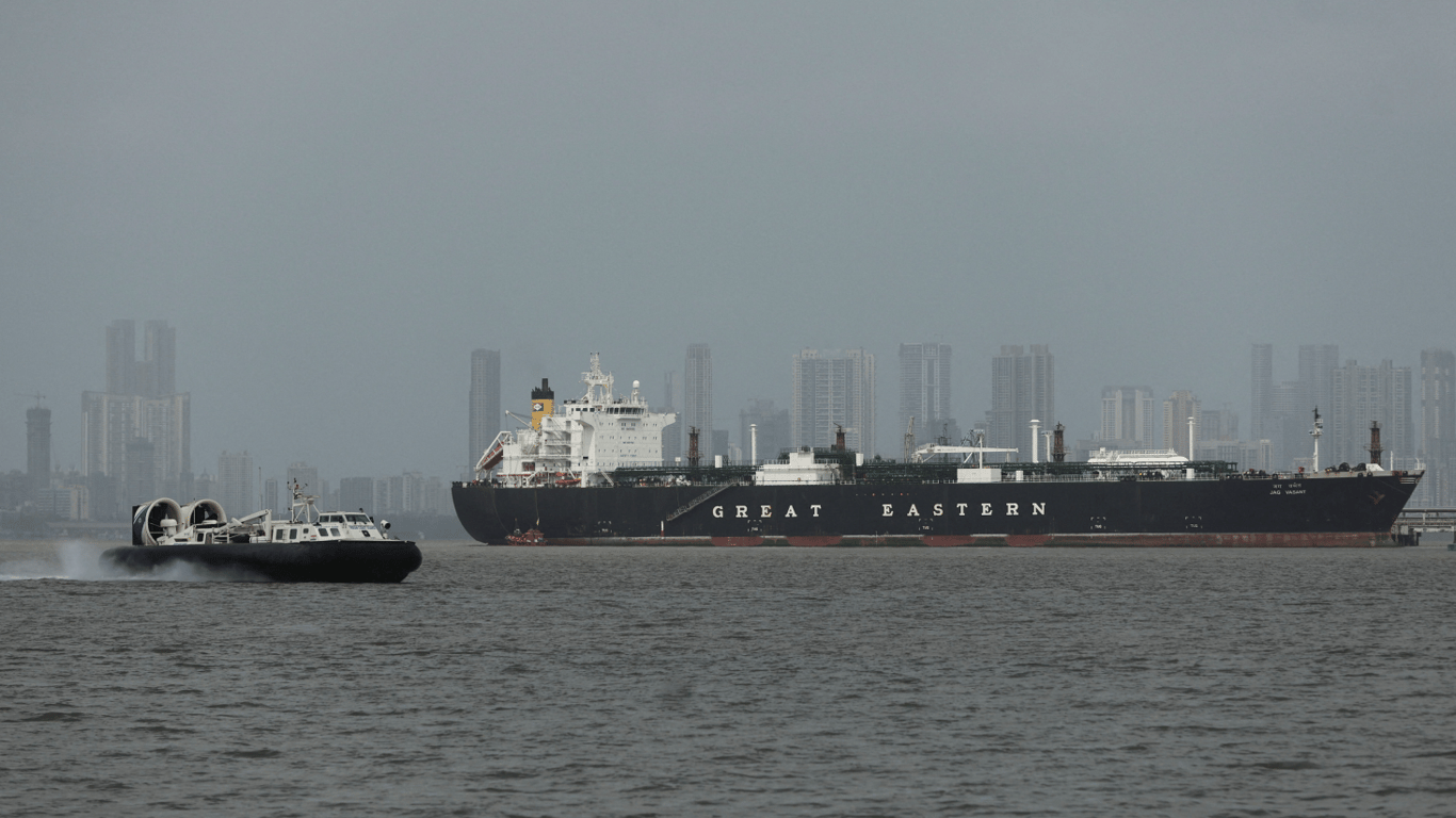 Перемирие США и Ирана: первое судно прошло через Ормузский пролив