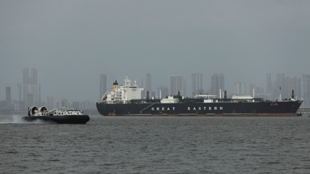 Перемирие США и Ирана: первое судно прошло через Ормузский пролив - 285x160