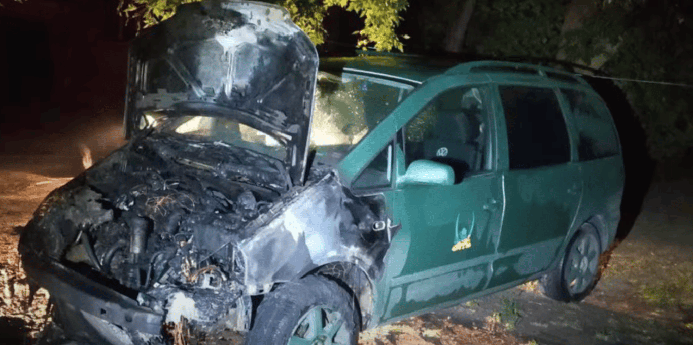 У Кам'янському підпалили автомобіль військового