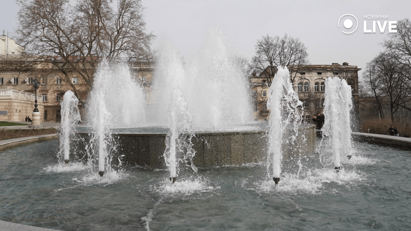 Это не шутка - в Одессе ко Дню смеха запустили первый фонтан - фото 2