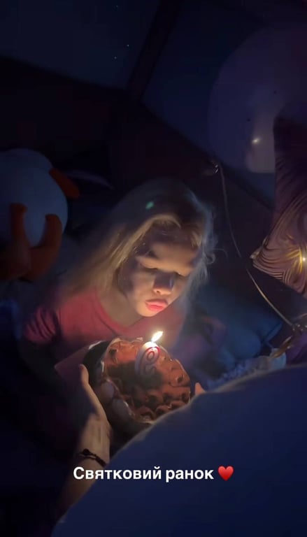 Семья Мирошниченко поздравила дочь с днем рождения