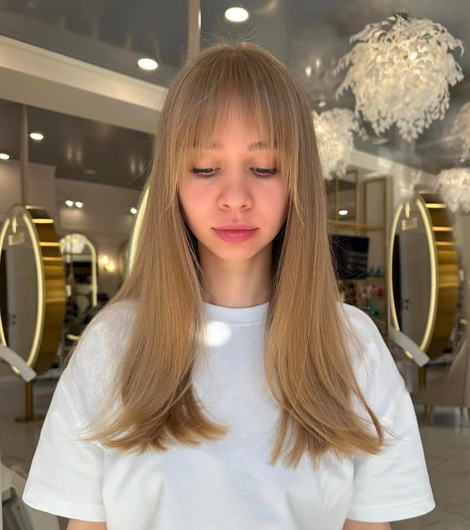 Чубчик-шторка продовжує набирати популярність