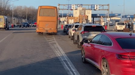 Черги на кордонах — як сьогодні виїхати з Одещини до Румунії - 285x160