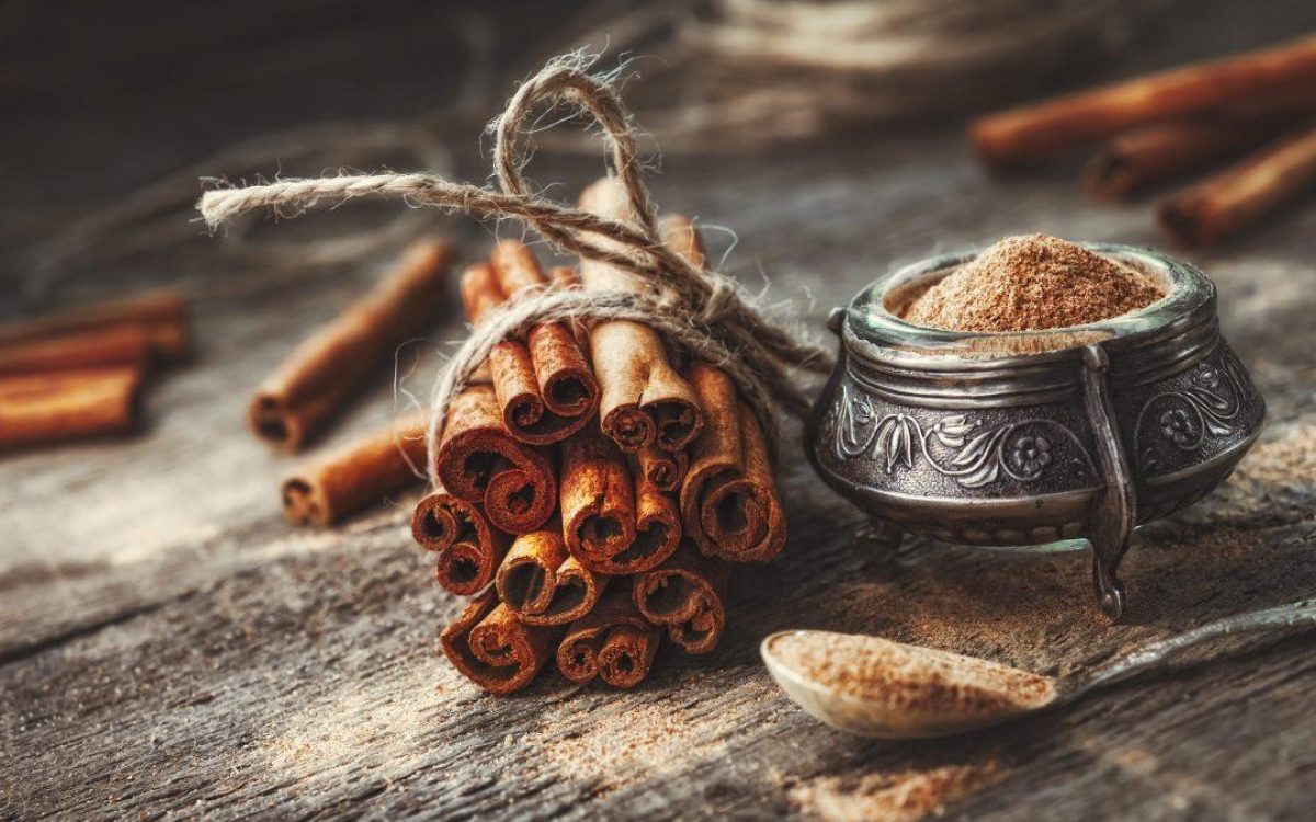 Навіщо у кімнатні квіти додають корицю — корисний лайфхак