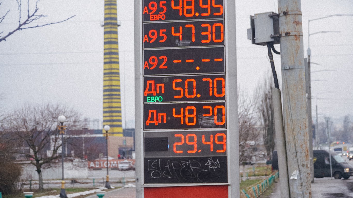 Цены на топливо в Украине по состоянию на 12 марта - сколько стоит бензин, газ и дизель