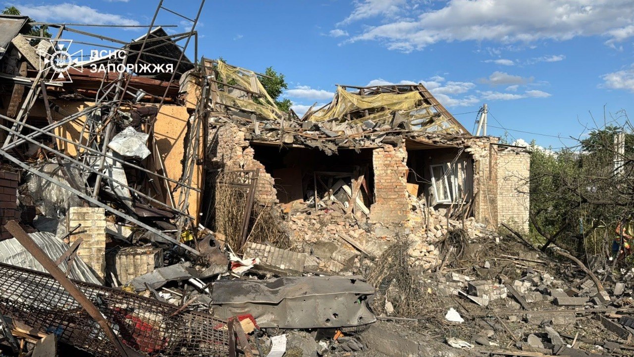 Внаслідок ударів РФ по Запоріжжю загинув поліцейський, кількість постраждалих зросла до 13 - фото 4