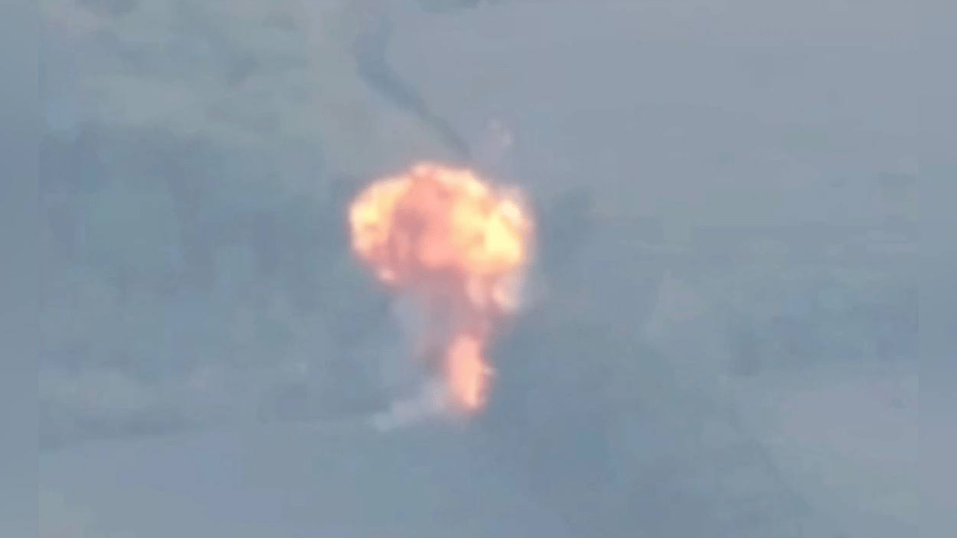 Ukrainian fighters destroyed an enemy tank with FPV drones