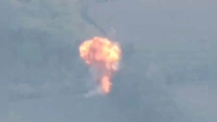 The Ukrainian military destroyed a Russian tank — impressive video - 285x160