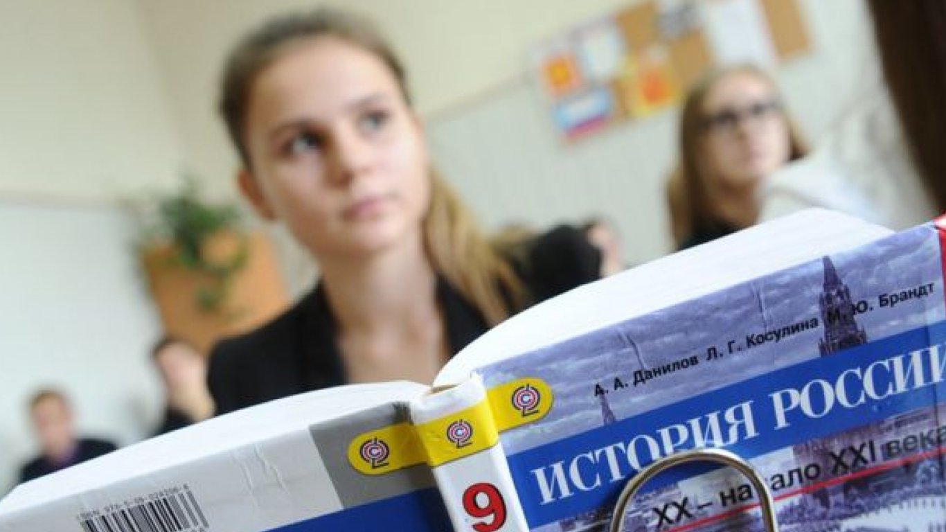 Россия проводит уроки пропаганды среди школьников и настраивает их против Украины