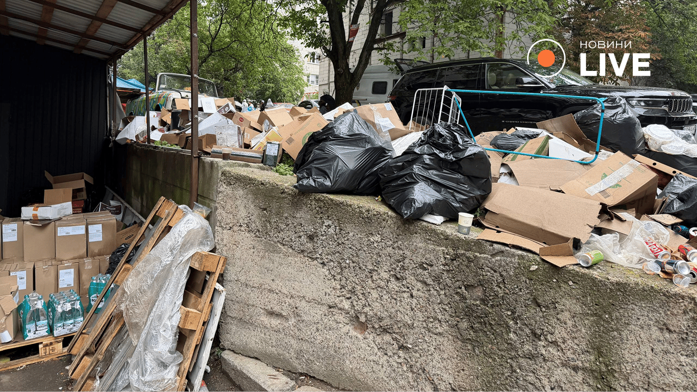 В Умані завершується Рош га-Шана: вулиці завалені купами сміття - фото 7