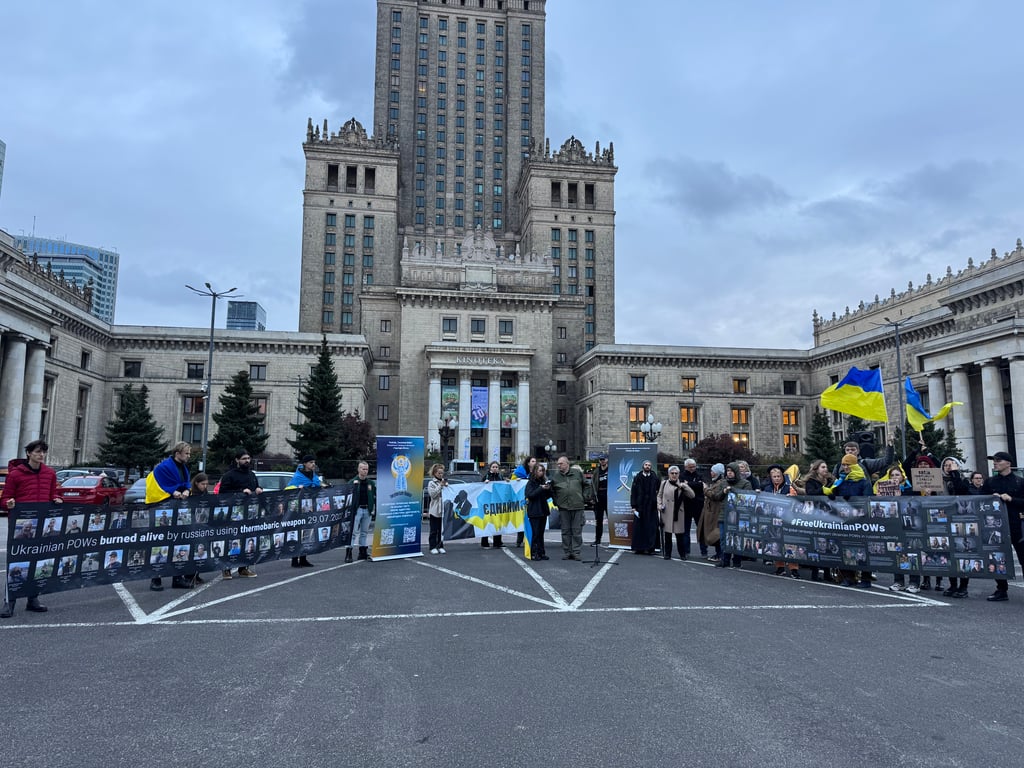 У Варшаві відбулась акція на підтримку військовополонених — фото - фото 15