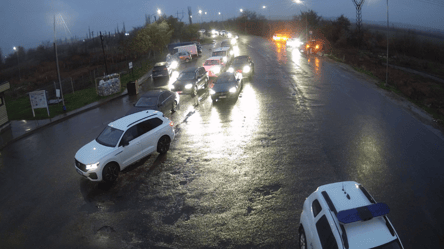 Черги на кордонах на Одещині — запрацював пункт "Орлівка" - 285x160