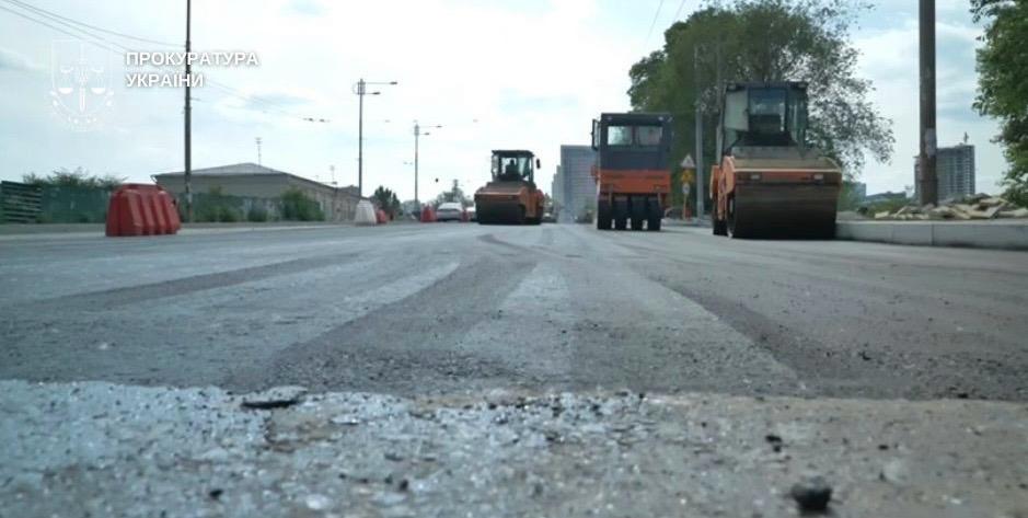 Чepeз нeякicний peмoнт дopoги у Kиєвi бюджeту зaвдaли 5 млн гpн збиткiв