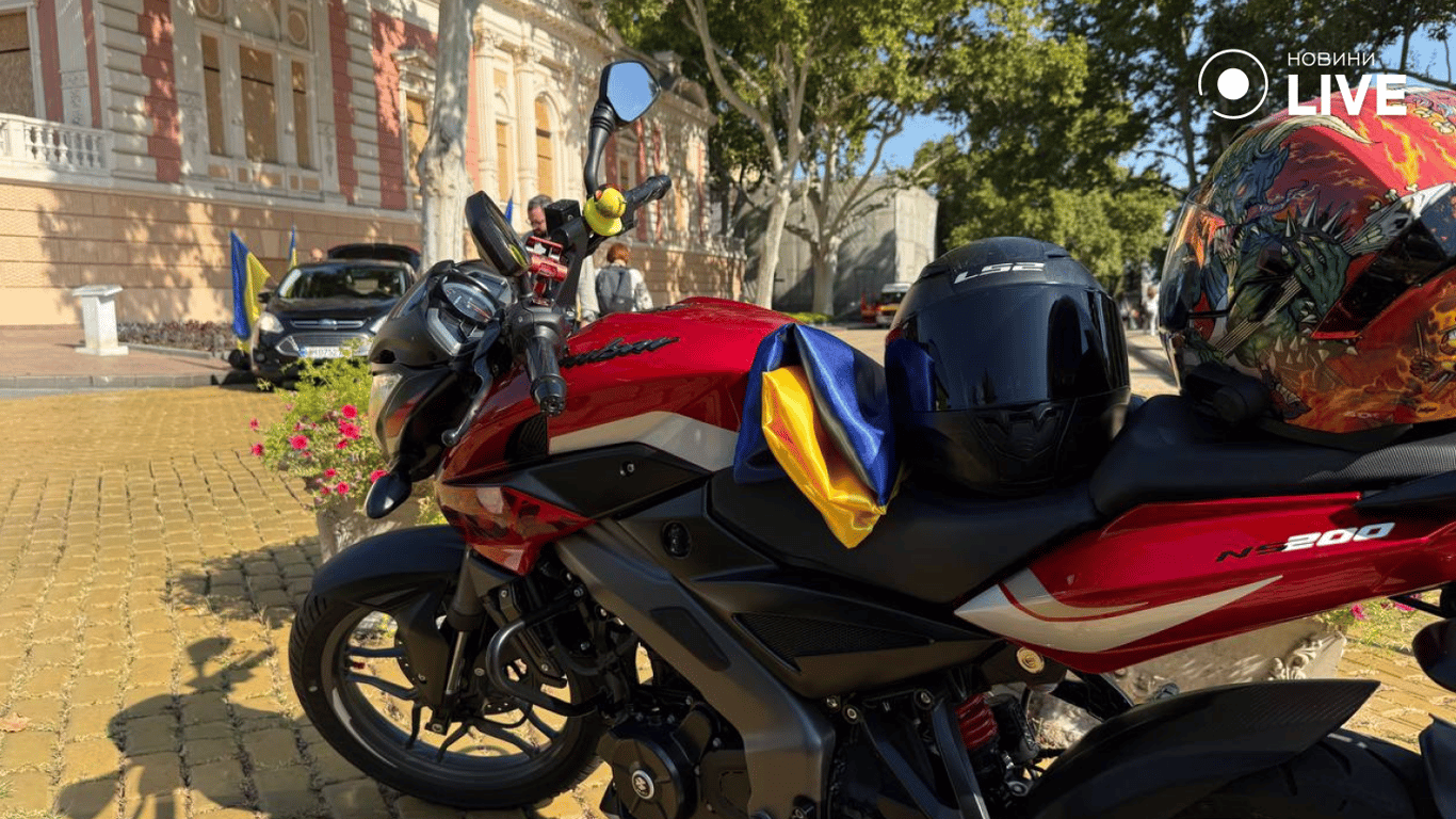 Одесити з прапорами влаштували гучний автопробіг — фото - фото 2